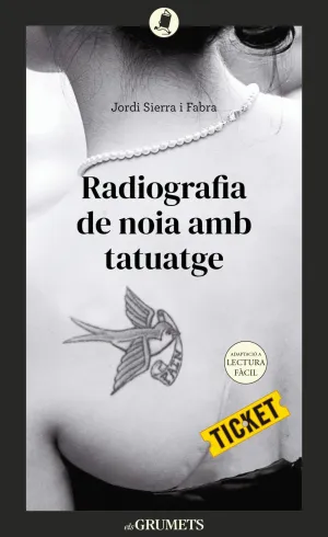 RADIOGRAFIA DE NOIA AMB TATUATGE